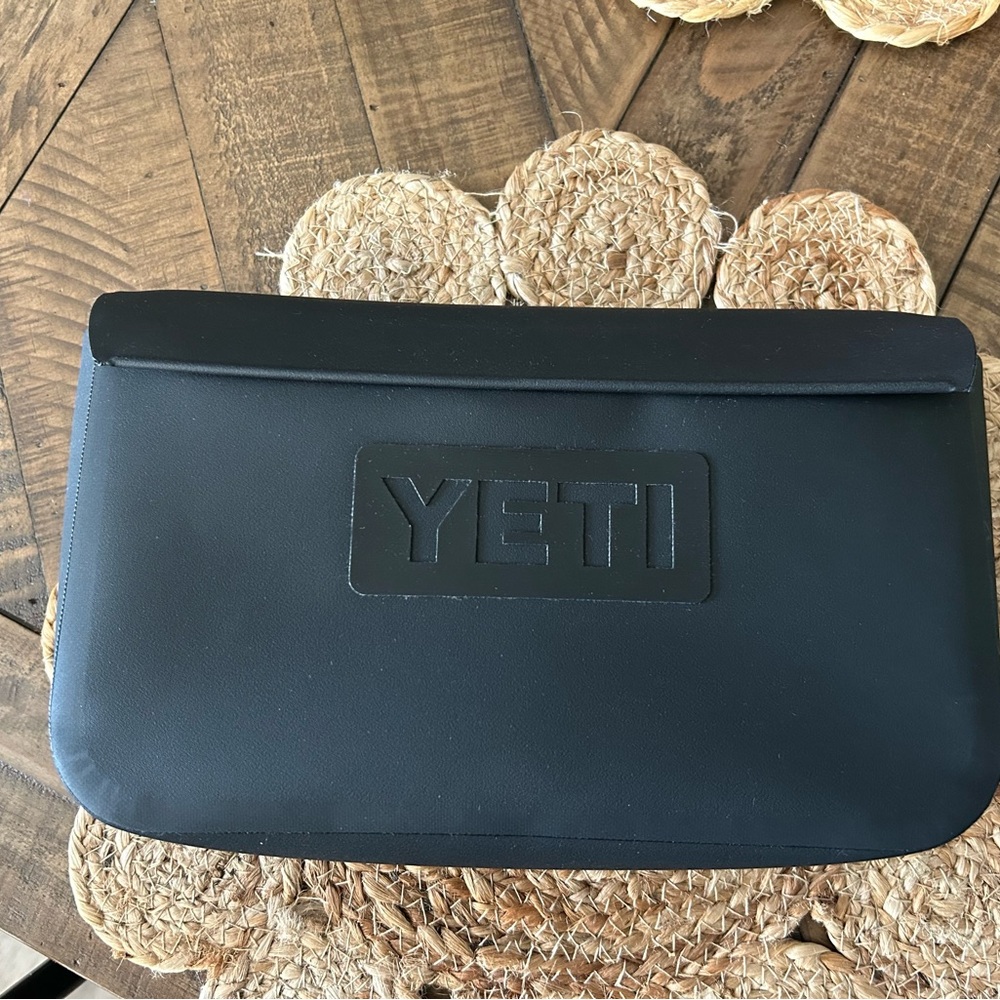 YETI SideKick Dry Gear Case 3 L Black 1 pk NWOT